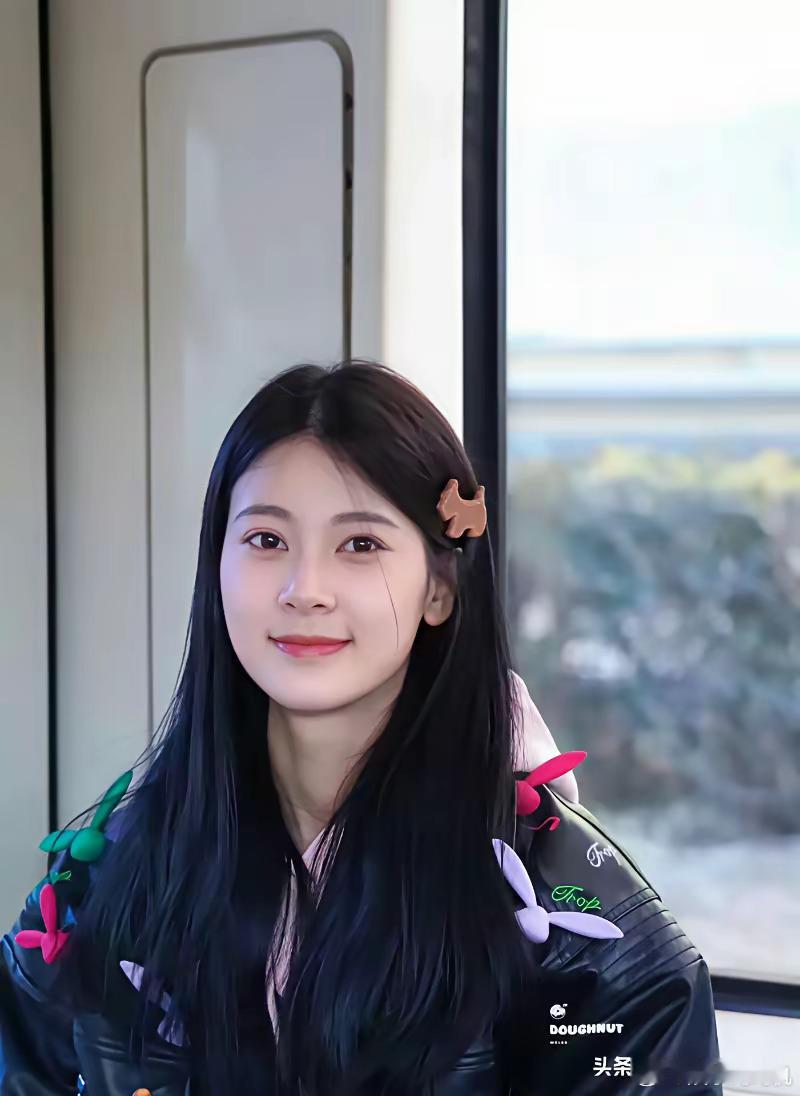 赵昭仪谈恋爱了大家都说是袁昊结果袁昊否认了，赵昭仪走的最近的居然是​曹俊，刚在凡