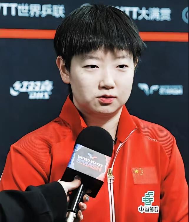 孙颖莎和德国姑娘那场球，打到决胜局时观众席都在喊“杀”。谁也没注意对手捂着肚子调