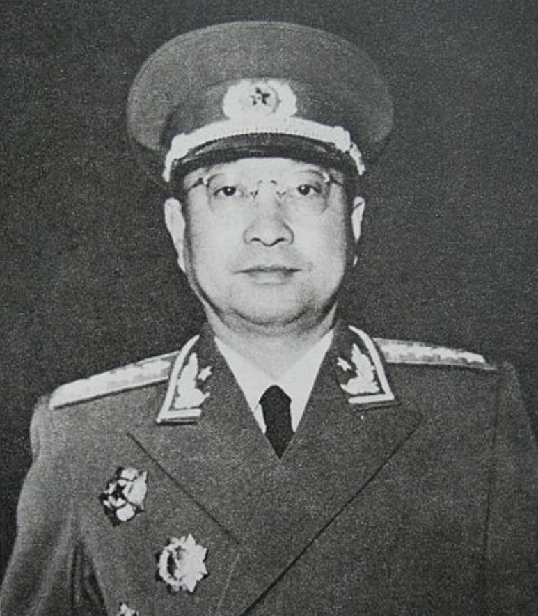 陈赓凭什么能“超脱”派系之争？原来，他是黄埔一期精英，长征中曾指挥干部团与四方面
