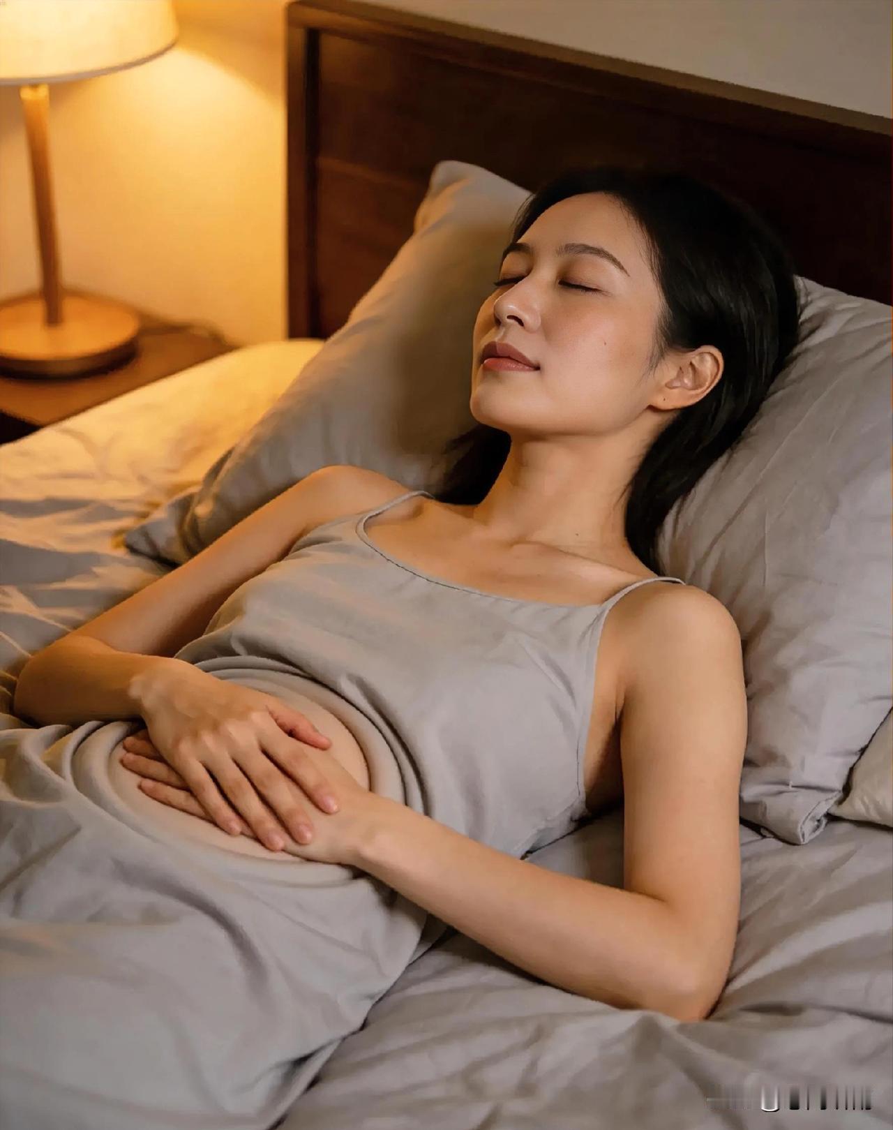 睡前顺时针揉肚子睡前以肚脐为中心顺时针揉肚子3分钟，益处良多，还能配合针灸