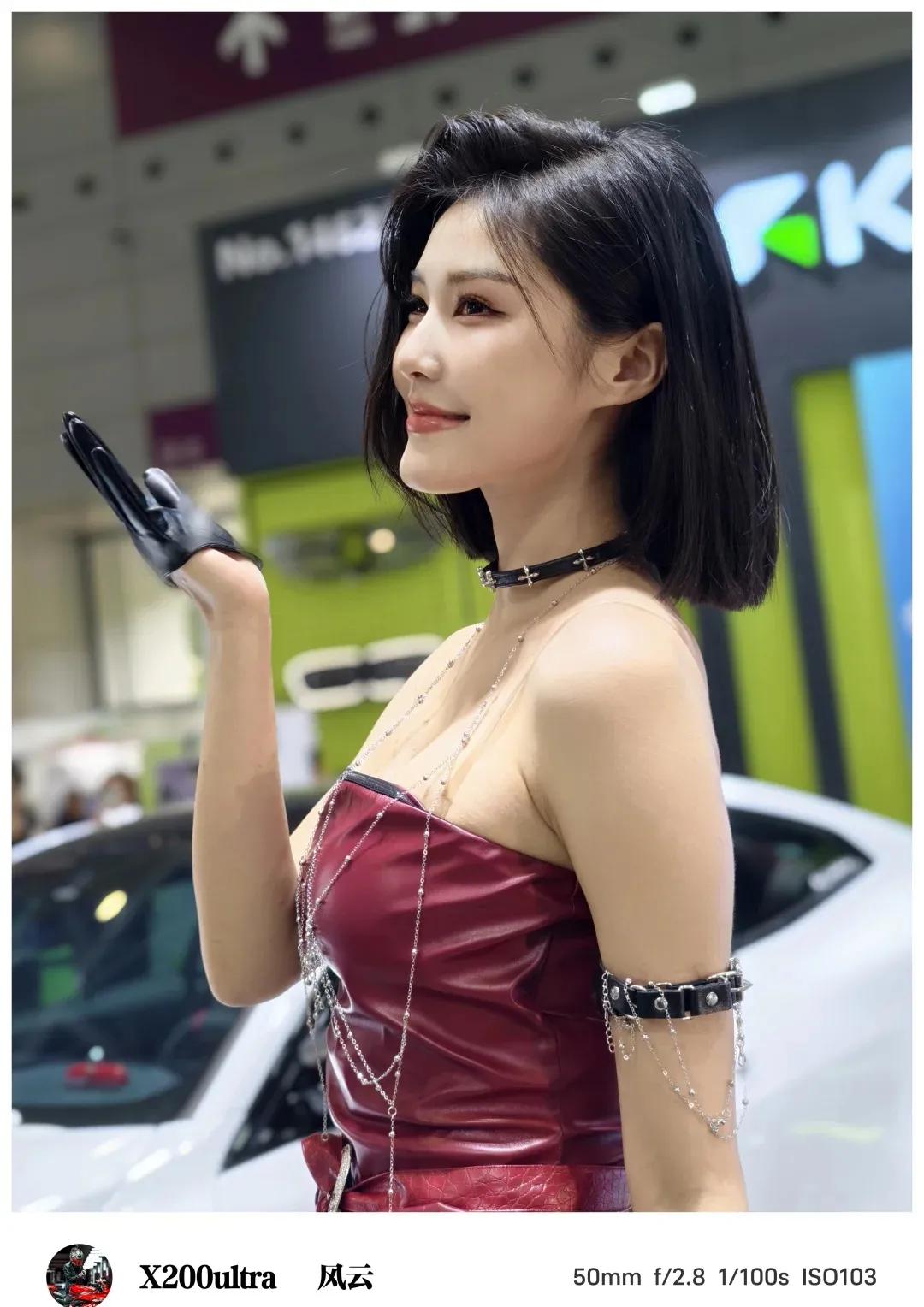 红裙黑发，性感撩人，手机自拍，时尚达人！气质红裙穿搭红裙闪耀写真