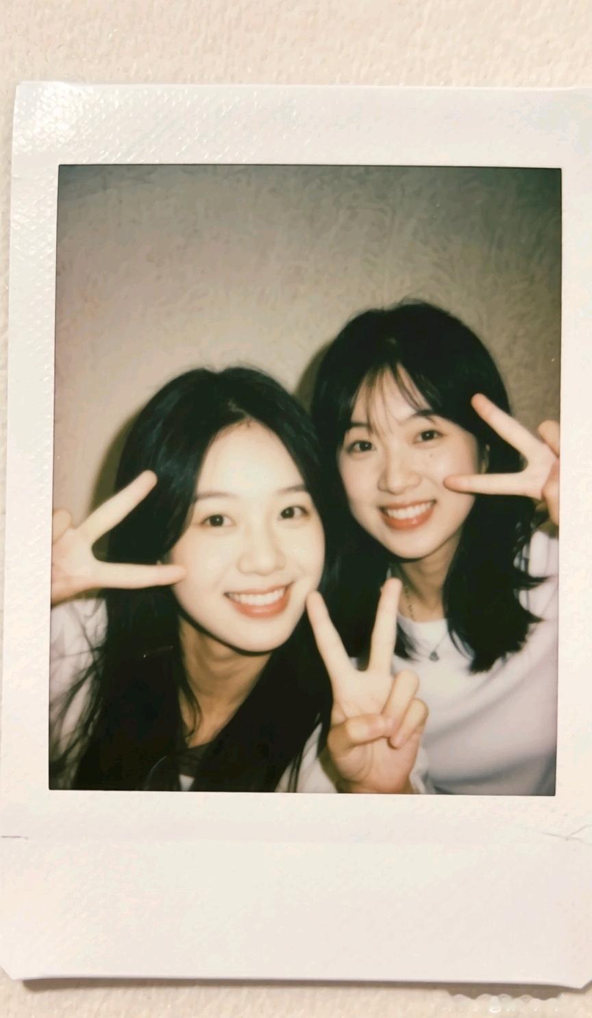 小姨也算熬出来了，生了三个女儿，一个儿子，把三个女儿都供上大学了，现在都开