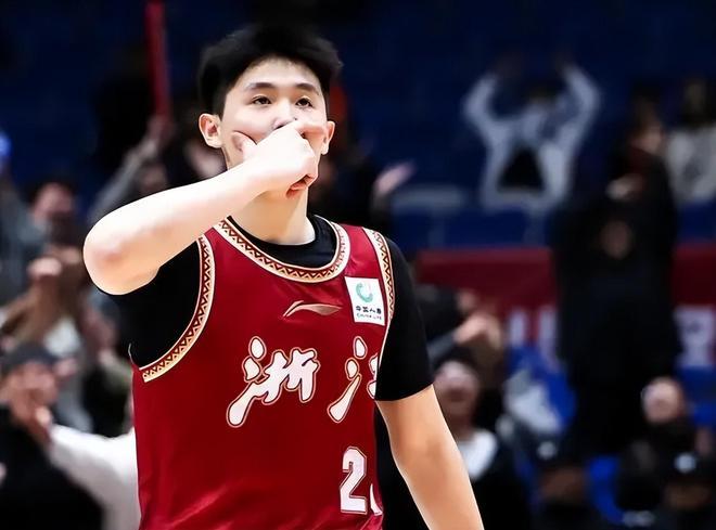 男篮的控卫答案，大概就在这位19岁少年的身上！现在的中国男篮，1号位赵睿因伤缺