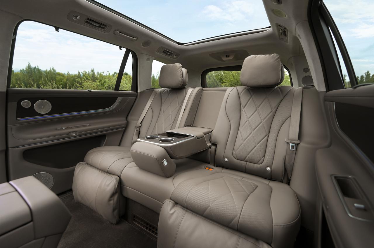 从黄渤到蒋欣，为何明星也钟爱问界M9？产品的最高赞誉，往往来自最挑剔用户的自发