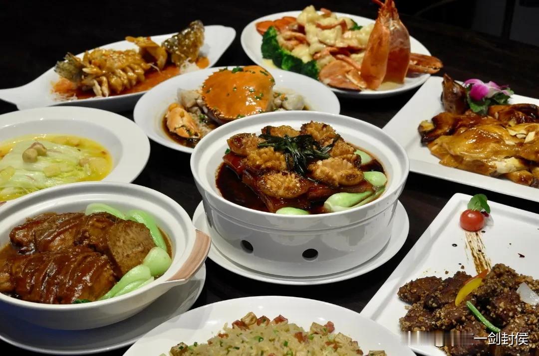 昨天跟两个同学吃饭。他俩原来都是国企的领导，收入比较高，不过，现在当了资深专家