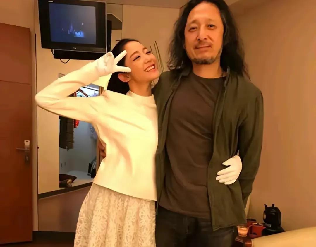 为什么万千惠一直在强调没花到男方一分钱，结婚时两人还在租房子，来衬托她是独立大女