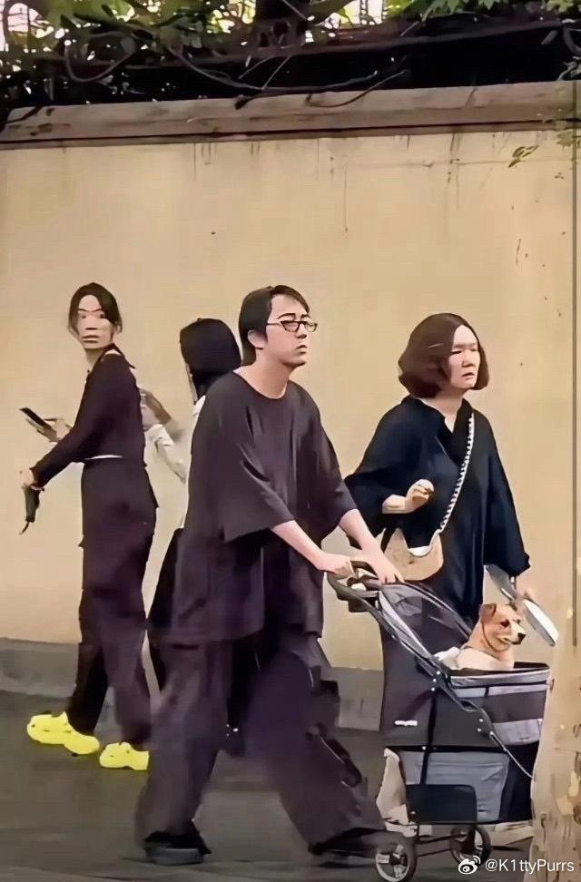 不怪后面的小姐姐忍不住回头，换我也是一样。​​​