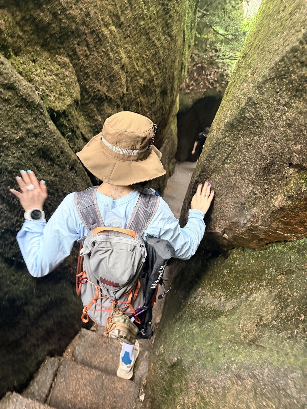 天南地北我一个人走一个人徒步户外徒步登山杭州可颂活动