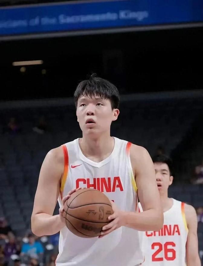 杨瀚森从NBA“练级”回来，咱不吹不黑，除了身体变强壮了些，其他的好像没有多大变