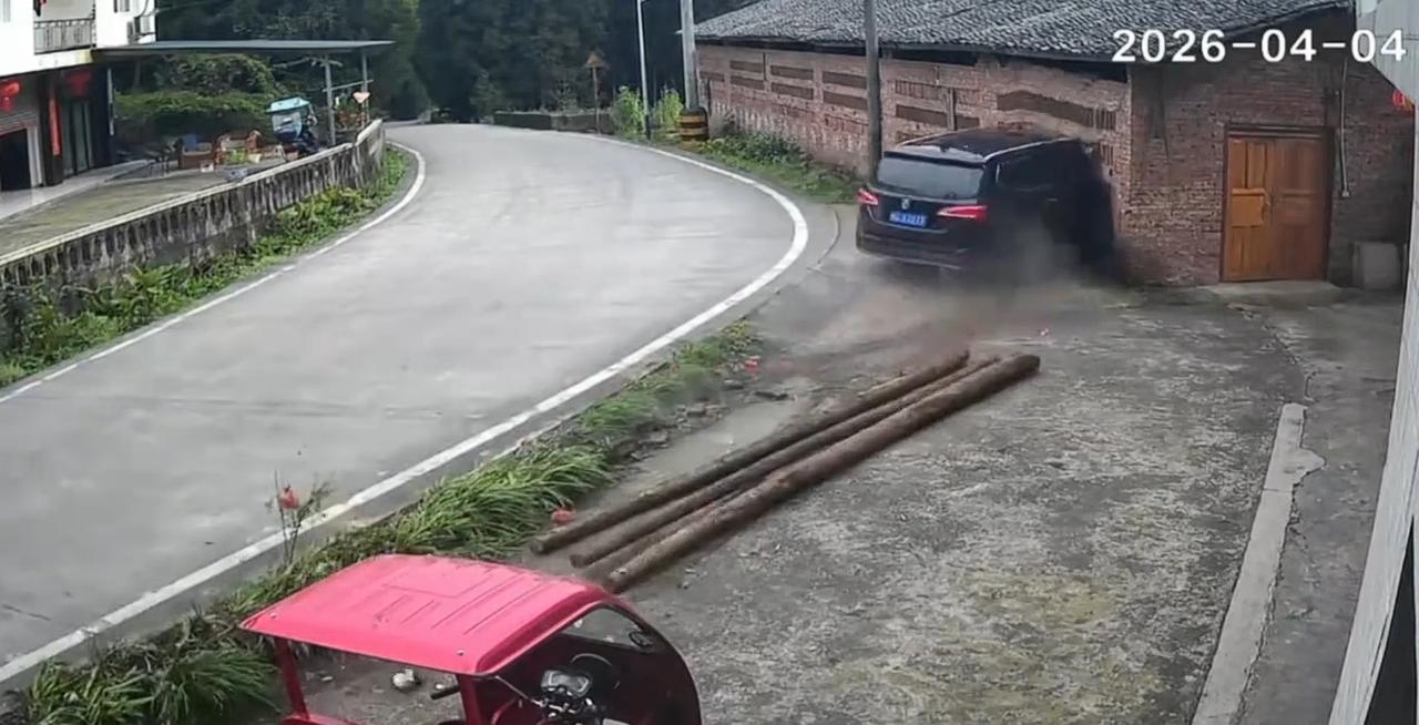 真实再现反弓路两侧的巨大反差。看到一个最新的视频，真的感知反弓路（反弓煞路）的