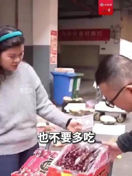 近日，记者从浙江一名宝妈处了解到：2岁的娃一次性吃了十五颗左右车厘子，接连几天精