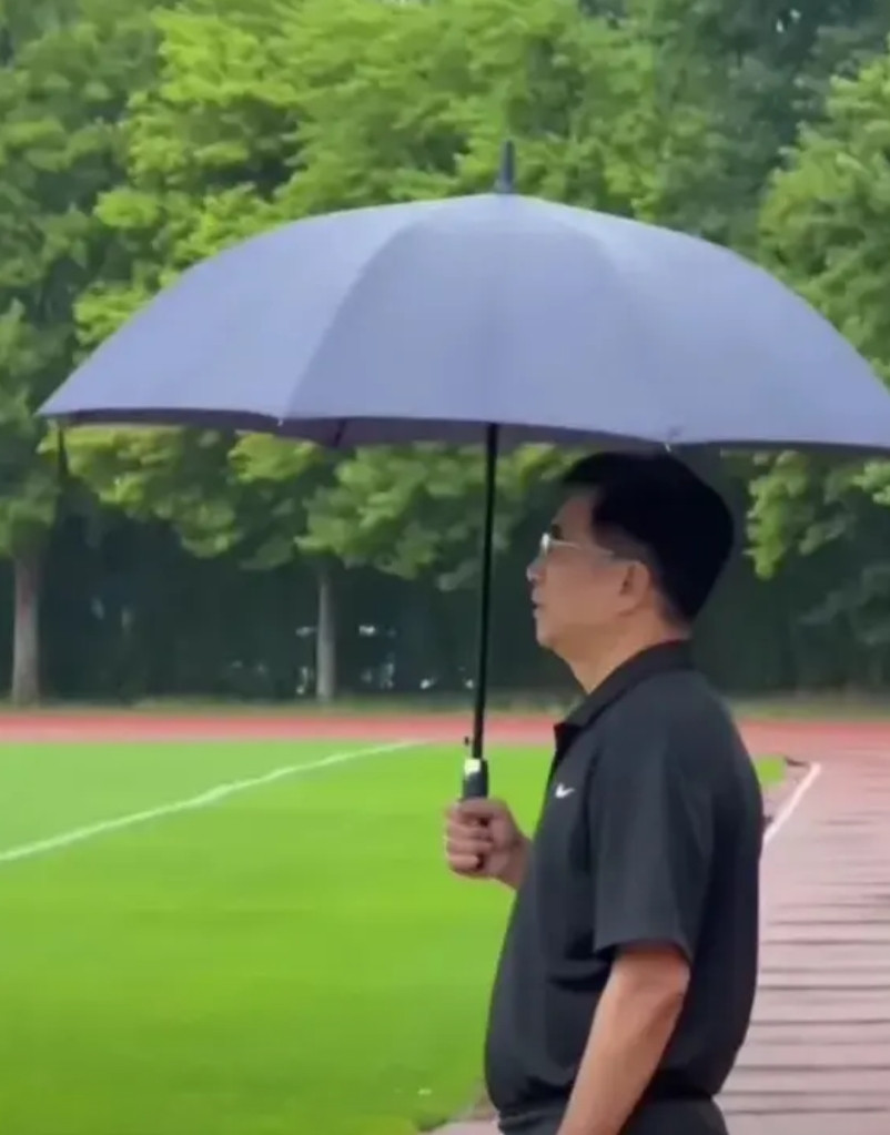 足协彻底凉了？中国足球最近发生几件大事，足协要凉凉。世界杯淘汰出局，已经沦为亚