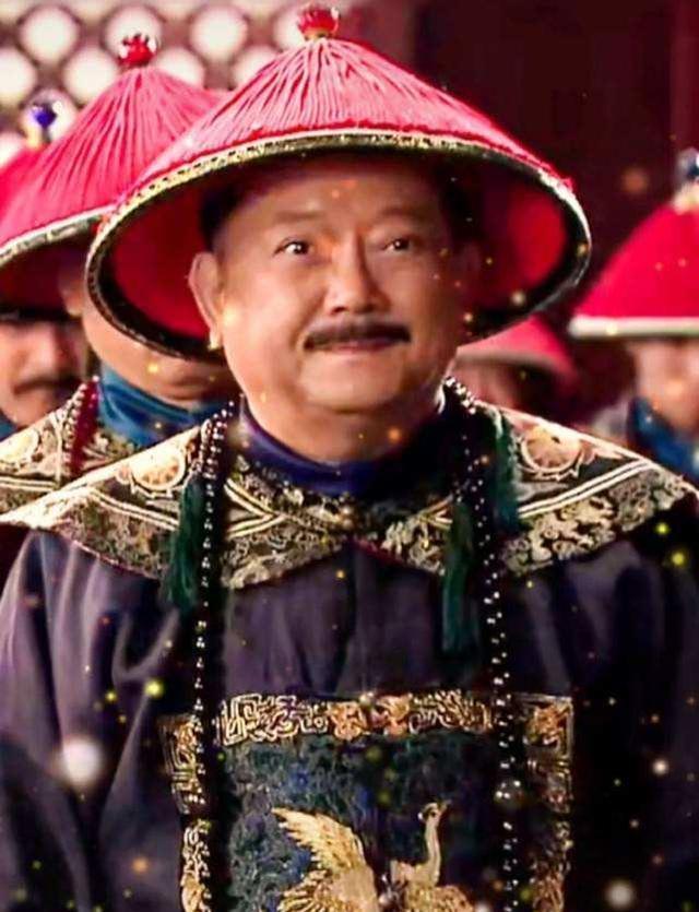 和珅发迹后，一帮亲戚来京投奔，和珅没给他们安排差事，而是说：“家里的银子有些潮湿