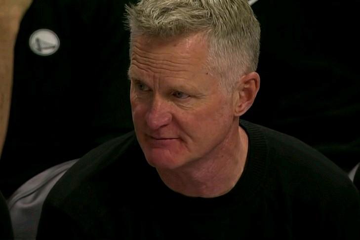 科尔无奈：打的跟夏季联赛一样！勇士客场14分惨败东部第一活塞，不堪一击，失误