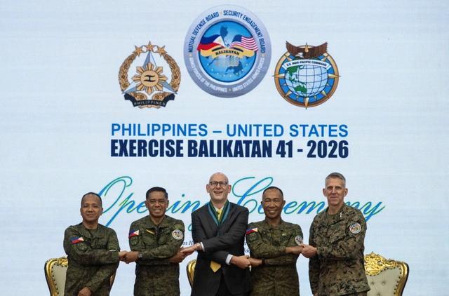 当美菲"肩并肩"之时菲律宾总统下台也将进入倒计时4月40日启动截止5月8日