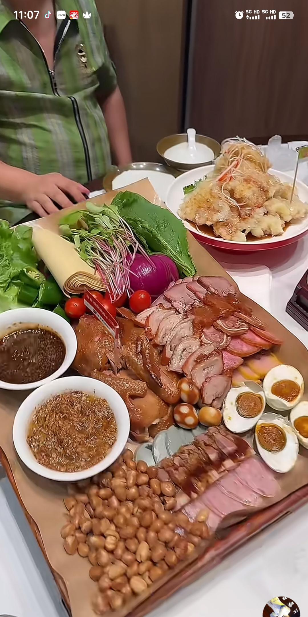 昨天休息了半天，一个多月终于轮到我休息了，但是我觉得我不正常了，当了太长时间的牛
