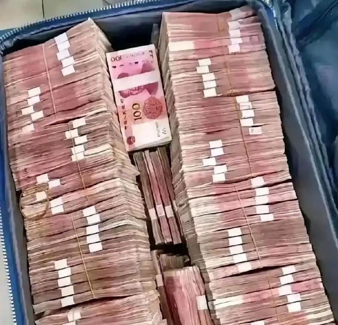 啥是洗钱？给你举个最易懂的例子：你买彩票中了800万，国家扣20%的税，到手64