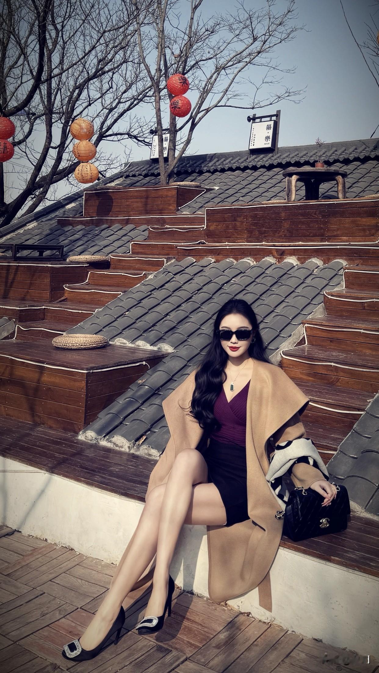 自信的女生能多有魅力自信的女生魅力简直无敌。我认识个女生，面试时，面对一众面试官