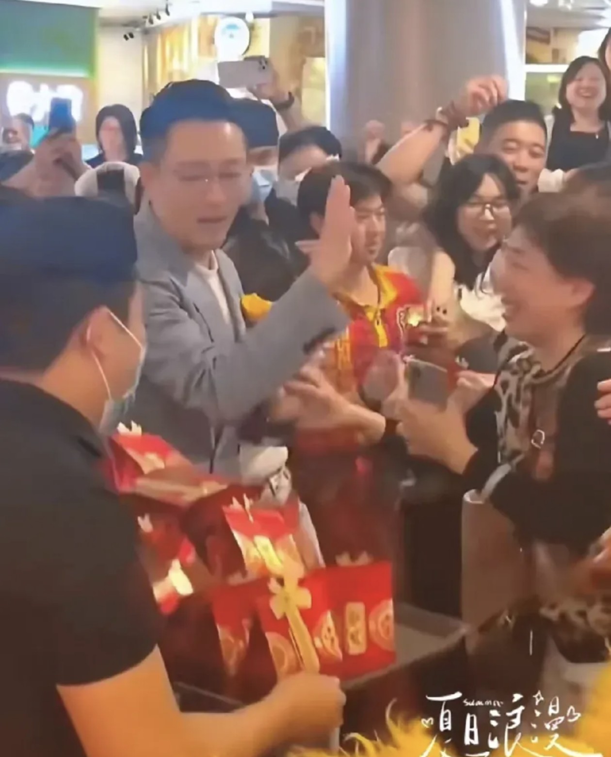 汪小菲马筱梅低调办二婚，选在下午只为让孩子参加。婚礼从原定的奢华派对改成四合院家
