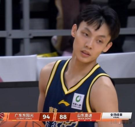 赢得对手的认可！鲍威尔谈徐杰：“徐杰很厉害。”“我们对他的防守已经尽力了