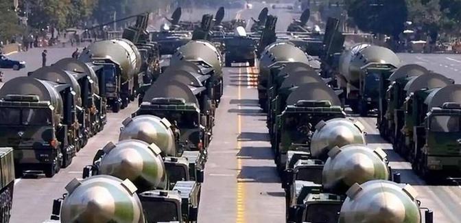 美国现在敢动中国吗？根据俄罗斯专家透露：中国核弹头数量正在疯狂增加。这个数字已经