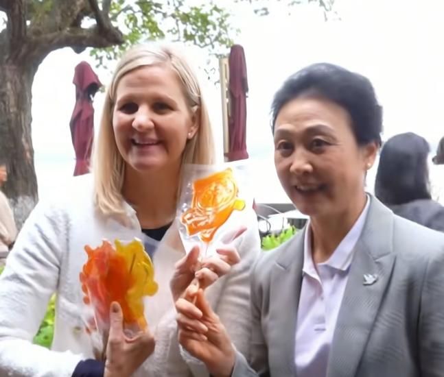 奥运会主席跨界打卡西湖！11月12日，国际奥委会主席考文垂游览杭州西湖景区，这也