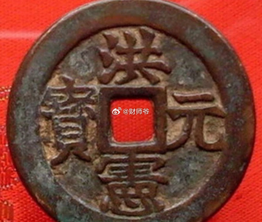 最近民间有一种声音说：中国最后一个皇帝，不是爱新觉罗-溥仪，而是袁世凯；中国最后
