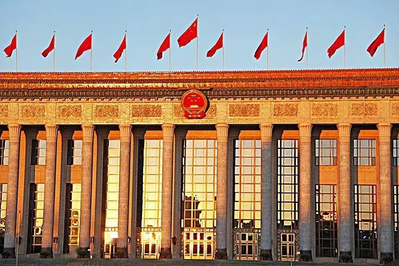 美国的算盘打得噼啪响——加征关税、技术封锁、实体清单，一套组合拳下来，表面是贸易