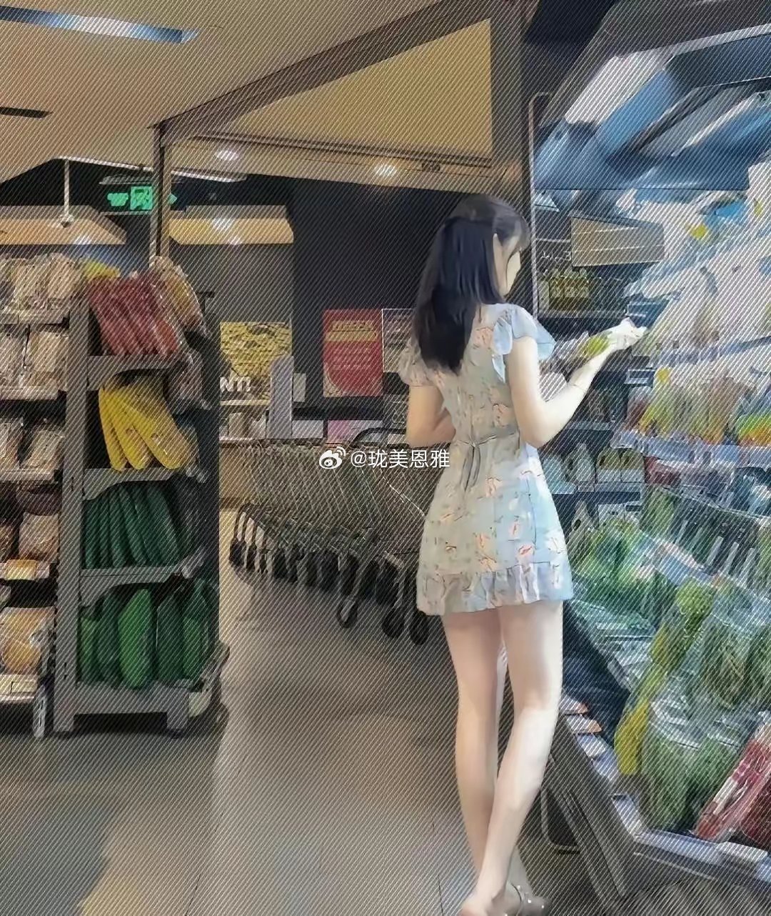 这样的美女只能远观真的做妻子，她会嫌弃你如狗如果实力够强大！​​​