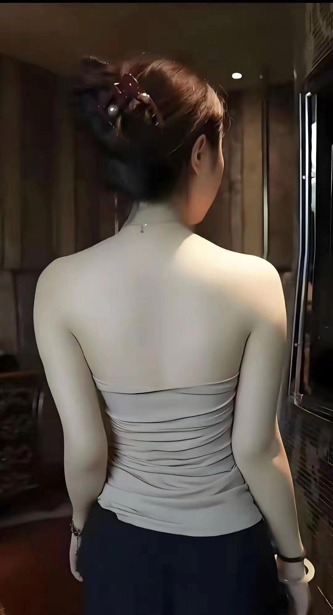 媳妇总说我情商不够，不会哄女孩子，不懂女生的心思，就像一块木头一样。于是我就向