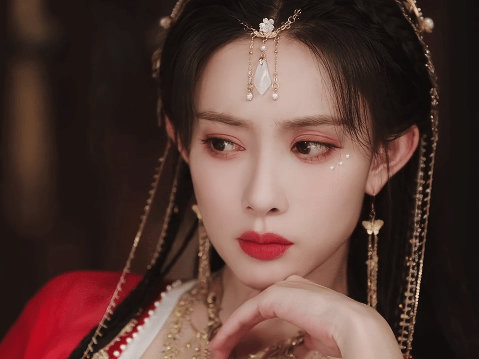 建议抓孟子义去当女儿国国王，孟姐你也太好看了叭！！！好伟大的脸，这大特写如此的美