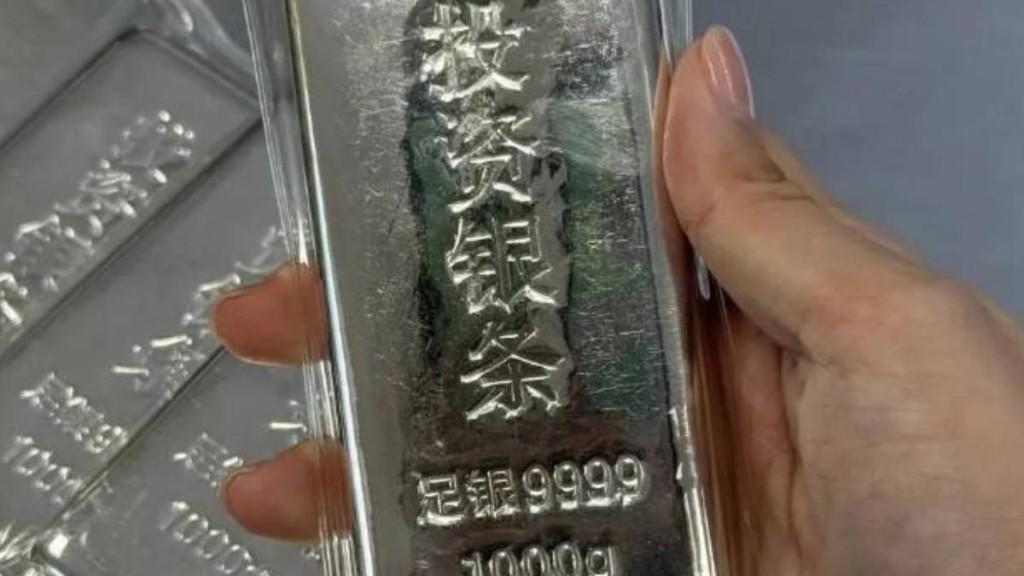 2026年开始，白银也被国家列为战略物资，加强出口管制了；说白了就是要让更多银子