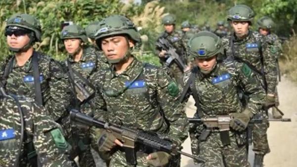 台湾地区知名评论员邱毅：“倘若中国人民解放军踏上中国台湾的土地，中国台湾军队极有