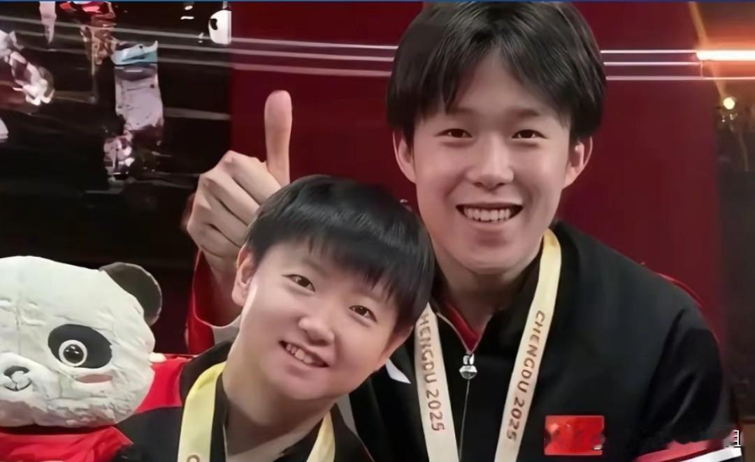 原因曝光后，感动了众多球迷，而王励勤却显的无奈……王楚钦打混双决赛前就受伤了