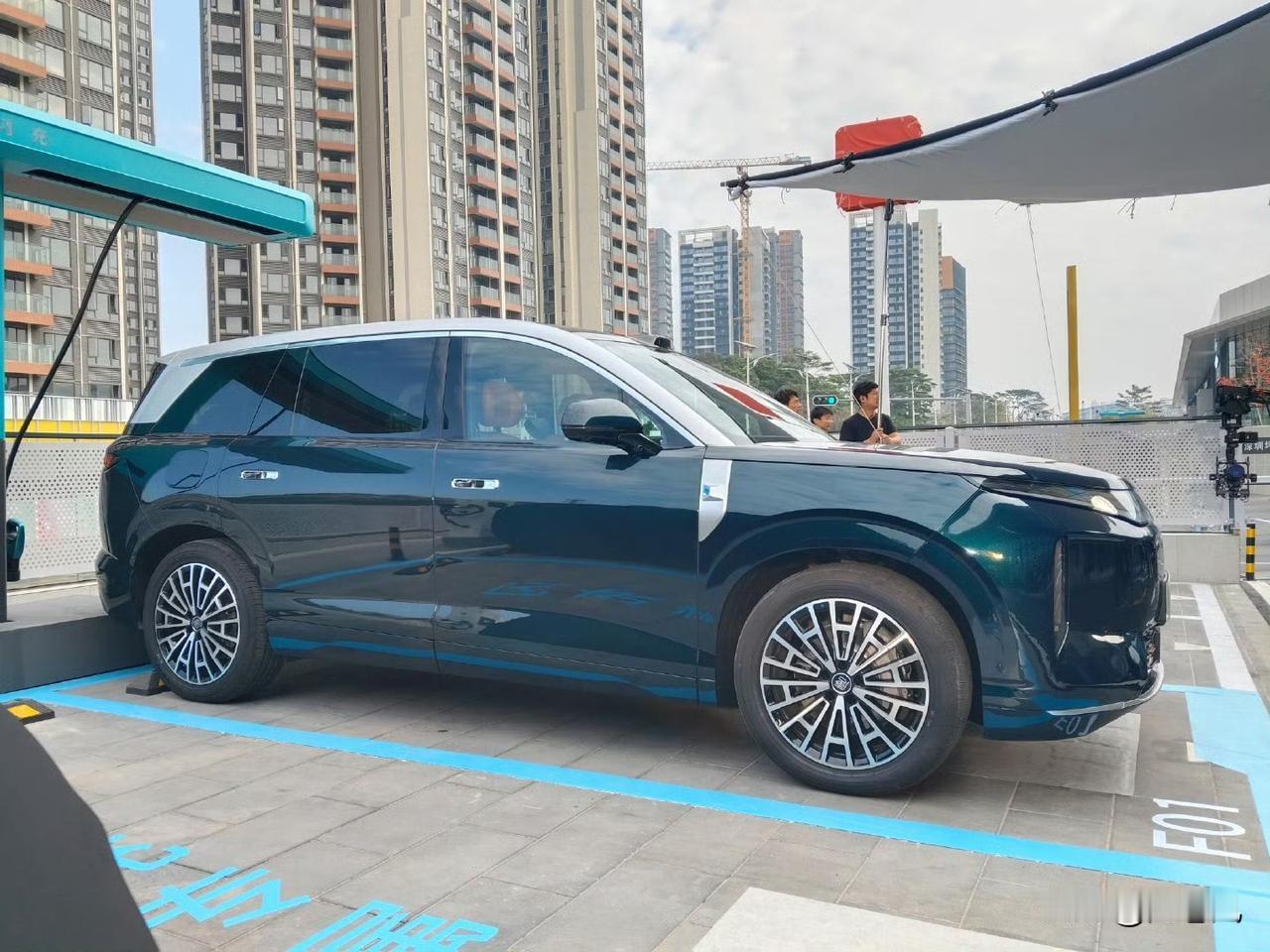 比亚迪大唐庐山真面目。感觉又大气又有自己的设计语言和辨识度。当然今年大型SU