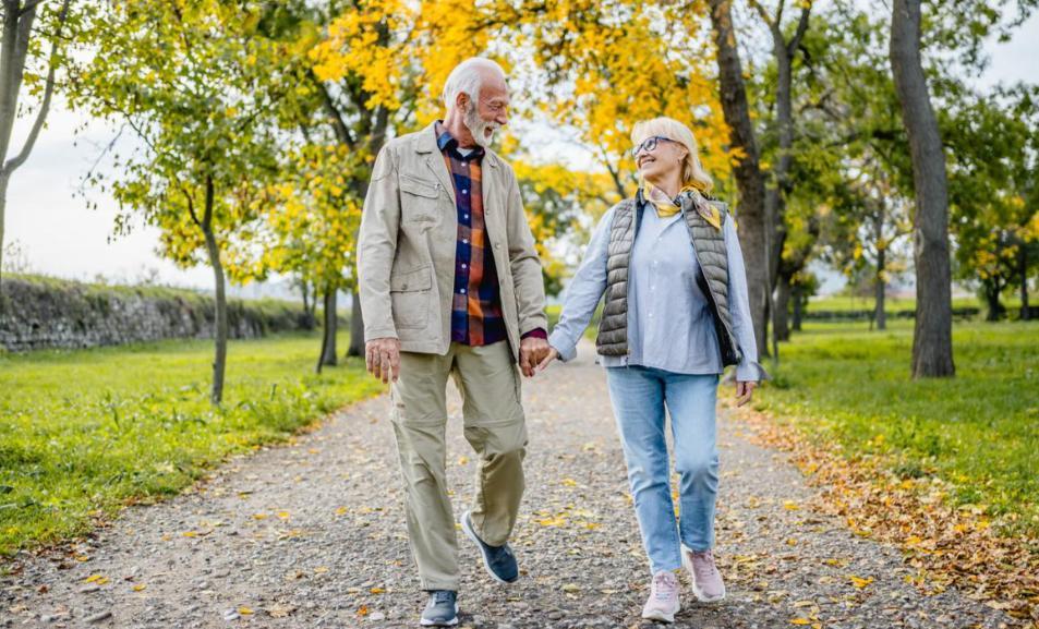 医生反复强调：过了60岁，少散步，多做这5事，很多老人不在乎六十岁之后，很多