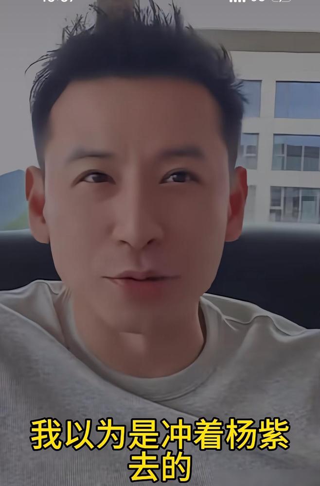 曾投资过张翅的制片人说，拍《玉兰花开君再来》的时候，现场全是人。他本来以为是
