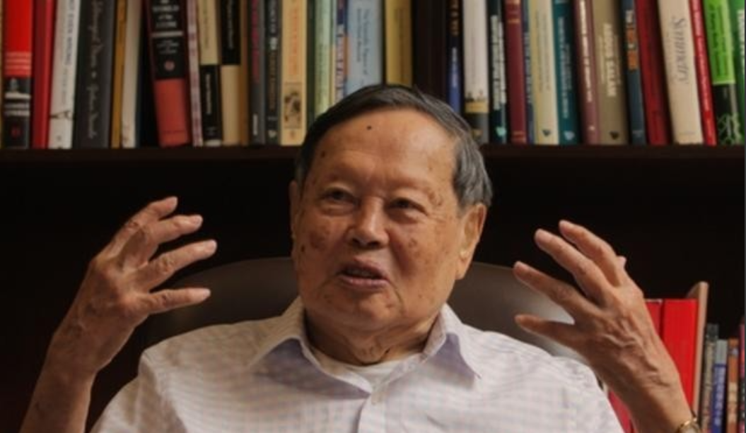 杨振宁将清华薪资，诺贝尔奖金捐献出来，看到金额，才知道多伟大！杨振宁的一生，