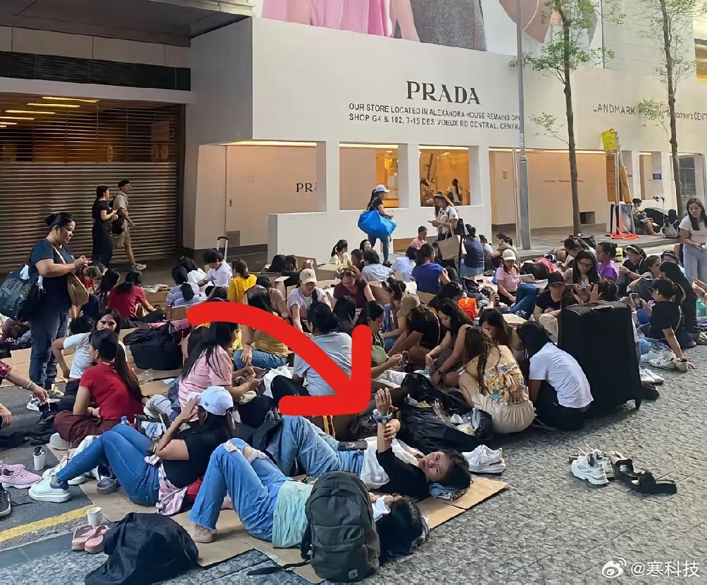 感觉香港这套菲佣制度真的挺牛的——说白了就是政府把价格和需求全给你框死了，不乱来