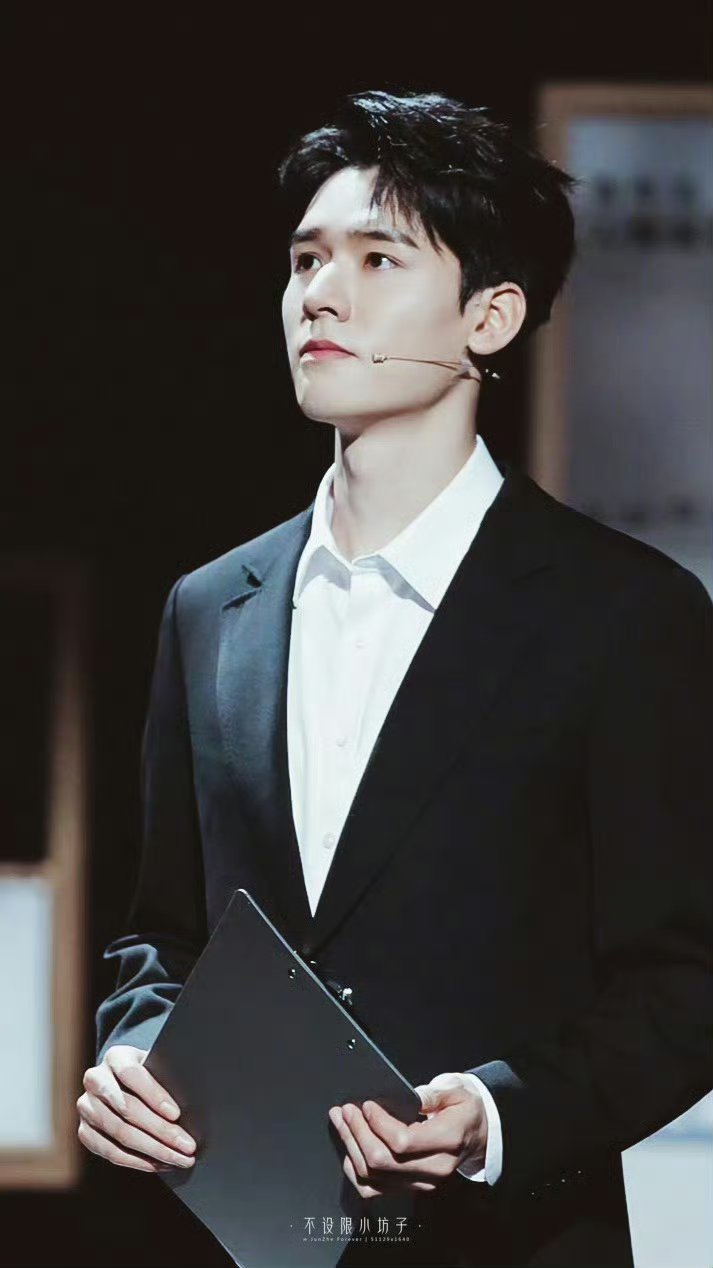 龚俊时隔三年再上网络视听盛典迫不及待想看舞台表现