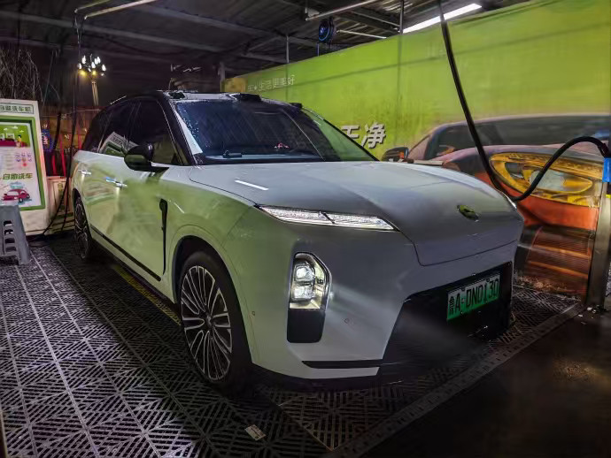 全新ES8交付第八万台蔚来闷声发大财，蔚来ES8上市6个多月，交付了八万台了