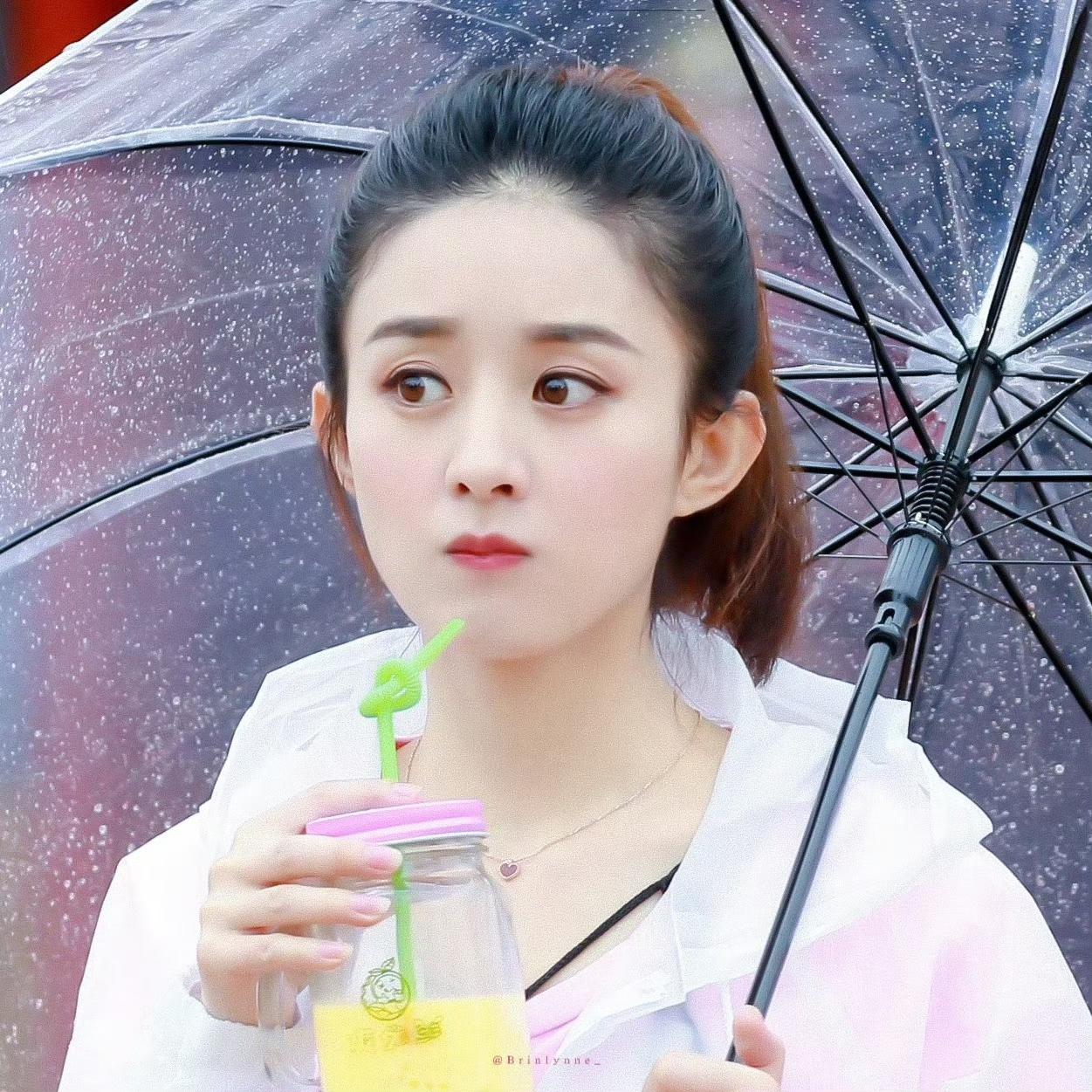 最近考古赵丽颖的旧综艺，被这组造型狠狠惊艳到了！可盐可甜说的就是她吧！穿