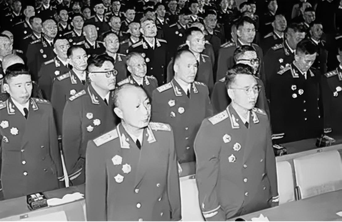 1955年大授衔结束后，王必成闷闷不乐，陈毅叫住：“怎么了？嫌中将低了？”王必成