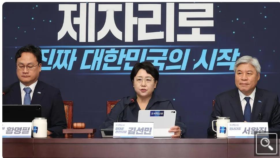 曹国正在监狱忍受酷暑。祖国革新党通过党内决议案。确定明年地方选举向民主党靠拢