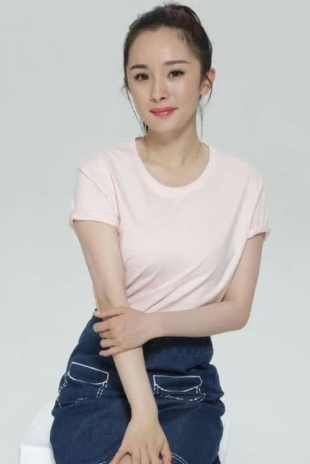 杨幂早期好青春，幂幂这小脸好嫩啊。