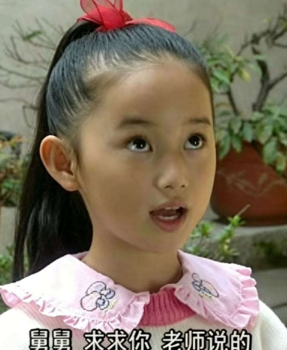 钟汉良抱过小时候的郭晓婷郭晓婷小时候被钟汉良抱过钟汉良抱过小时候的郭晓婷！！