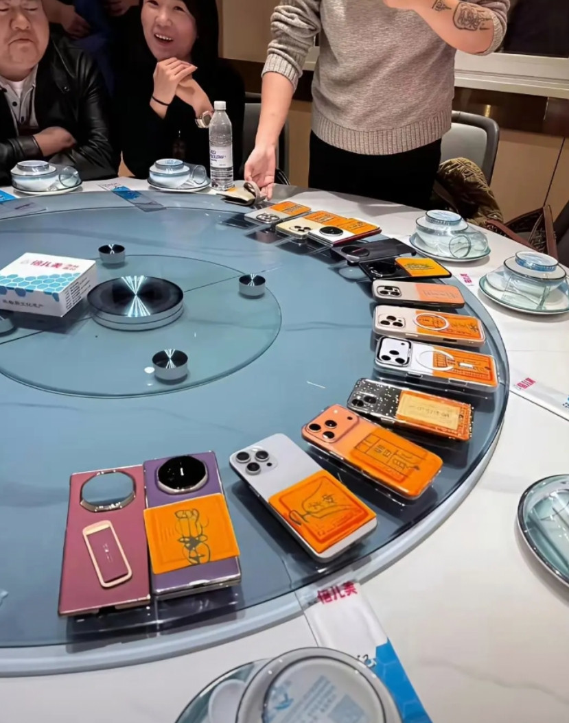 原来有钱人都用苹果和华为