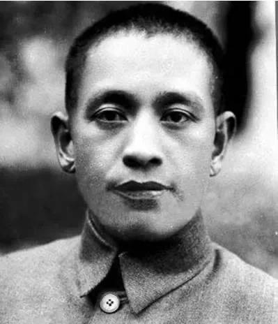 “美女就要配英雄！”1948年，将军强行霸占女学生，引起公愤，然而，生下儿子却让