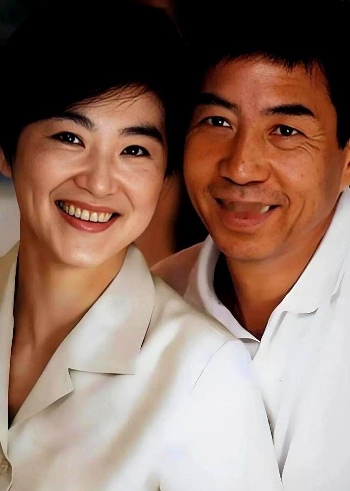 李敖这一生，嘴巴确实锋利，偏偏碰上林青霞时，酸味就更重。年轻时他就没少讽刺她，