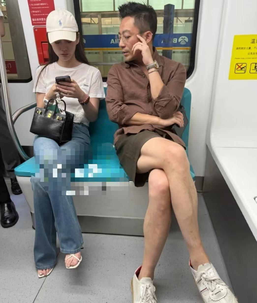 意外发现，汪小菲和马筱梅的这组照片隐藏着两个很有意思的点。一是当年大S和汪小菲